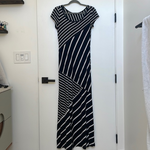 Fora medium dress - Picture 1 of 3